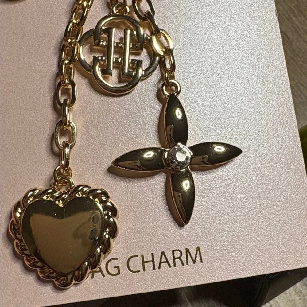 Daisy Fuentes Gold Key Holder with Heart and Flower Charms